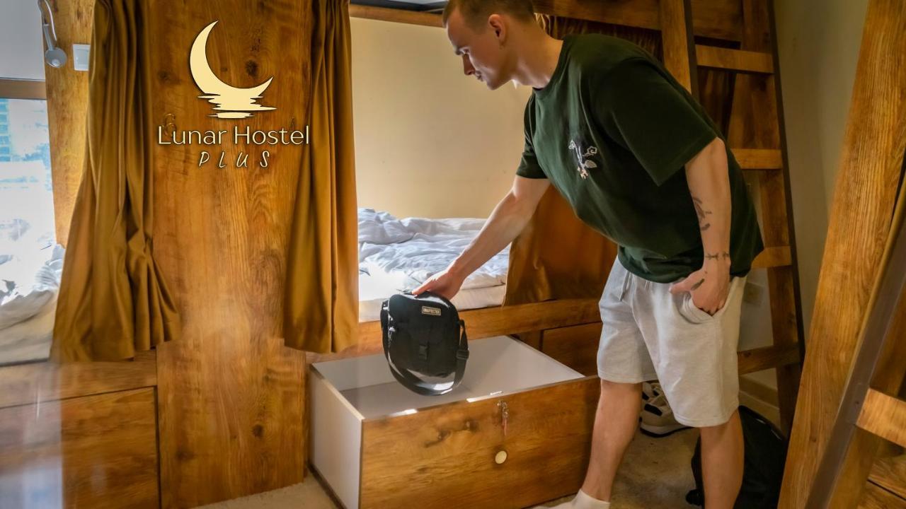 Lunar Hostel Plus Ντουμπάι Εξωτερικό φωτογραφία