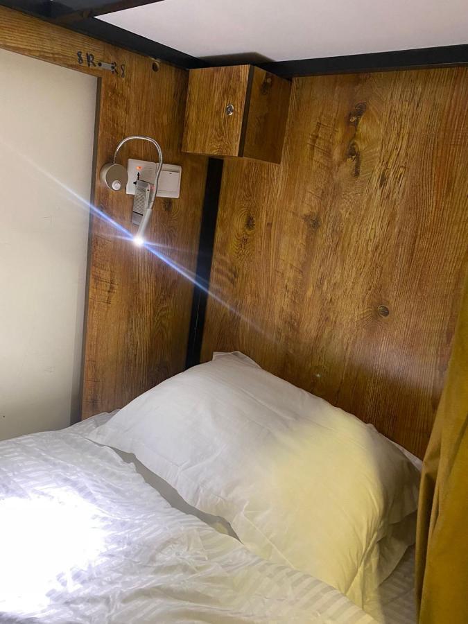 Lunar Hostel Plus Ντουμπάι Εξωτερικό φωτογραφία