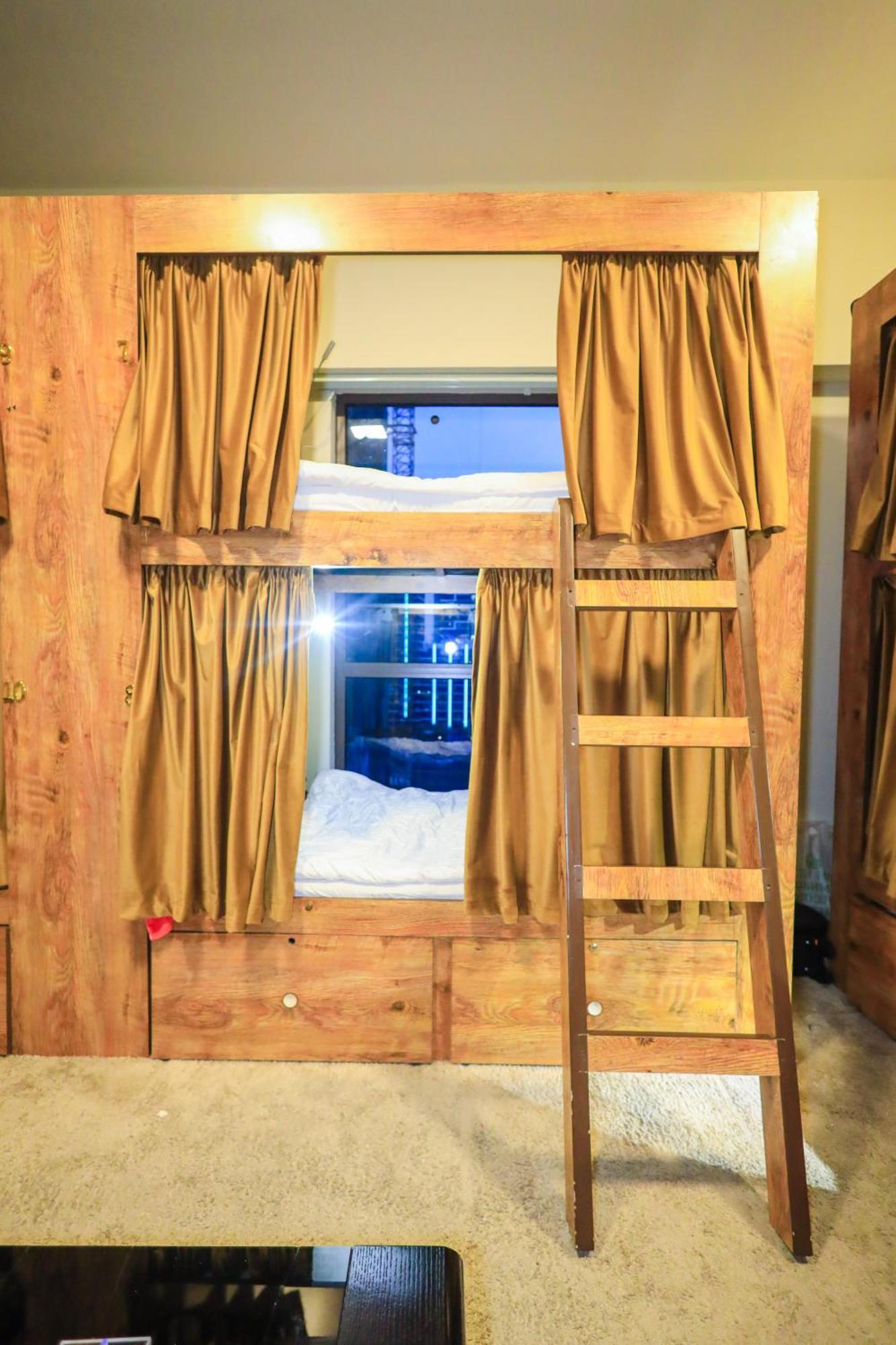 Lunar Hostel Plus Ντουμπάι Εξωτερικό φωτογραφία